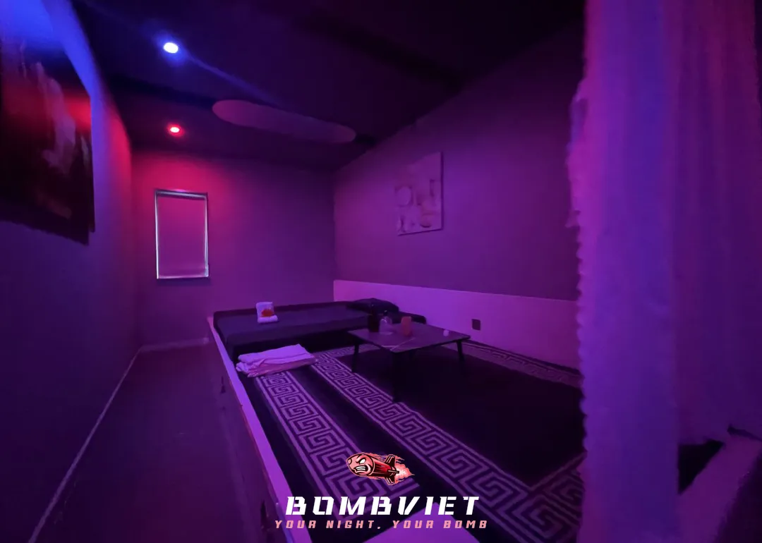 은은한 조명과 공간이 돋보이는 마사지실