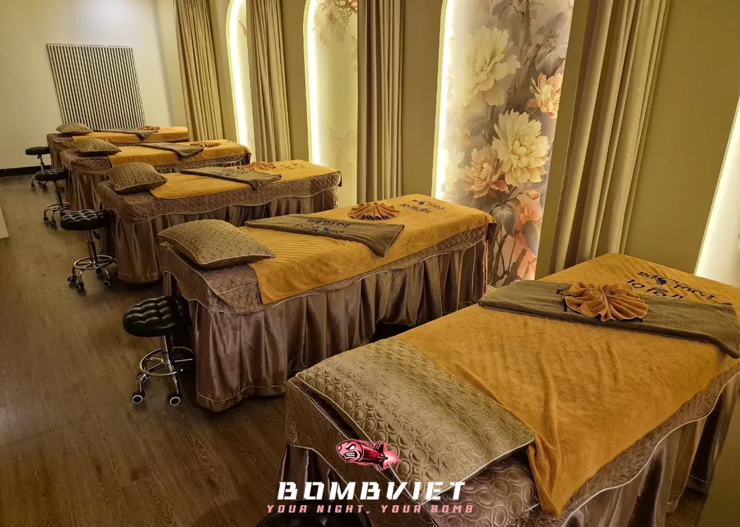 단체 이용이 가능한 다인실 마사지 공간.webp